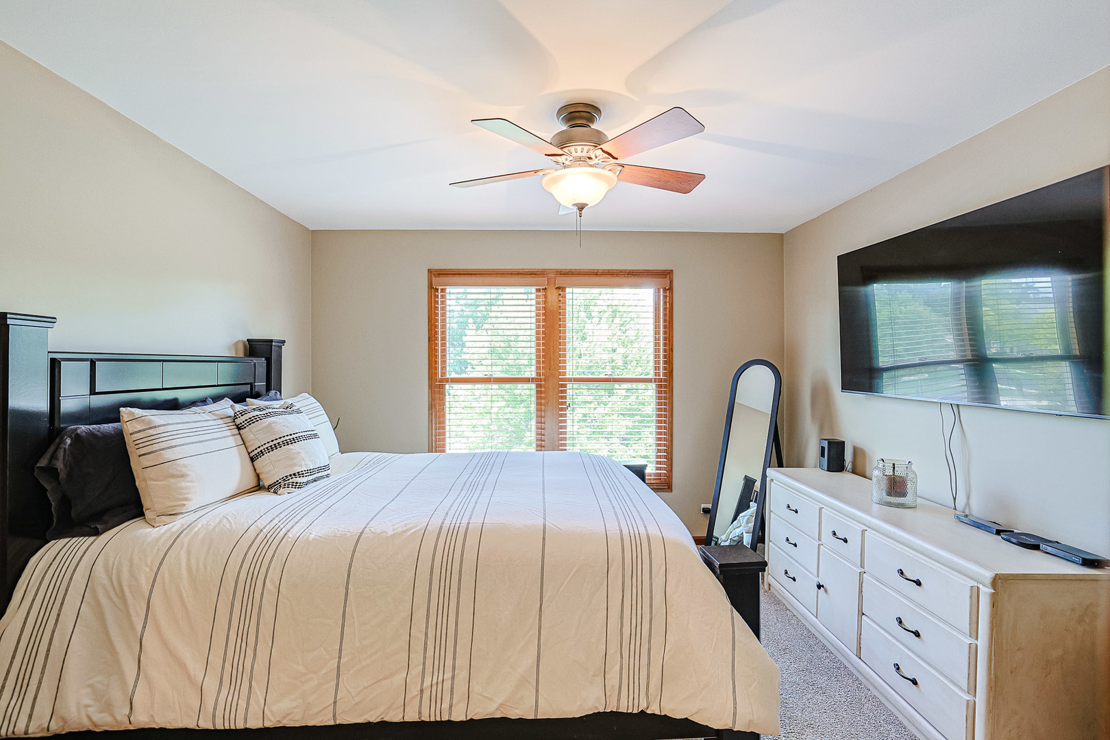 1205 Alexandra Boulevard, Crystal Lake, IL 60014