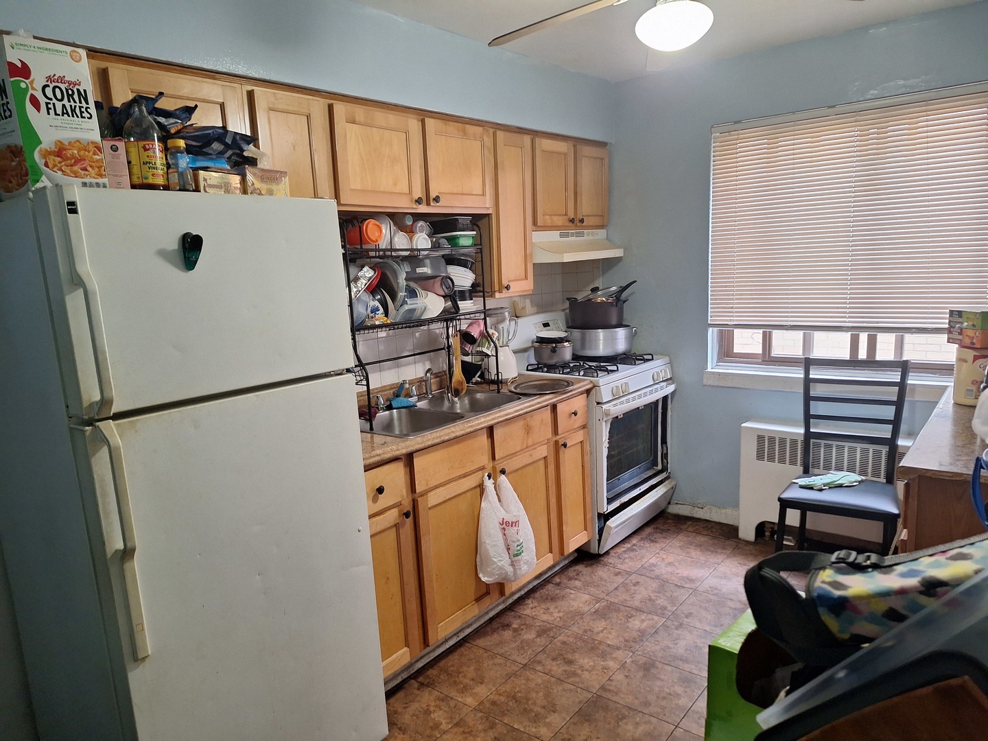 2038 W Jarvis Avenue #2D, Chicago, IL 60645