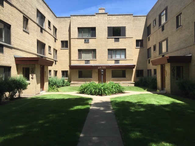 2038 W Jarvis Avenue #2D, Chicago, IL 60645