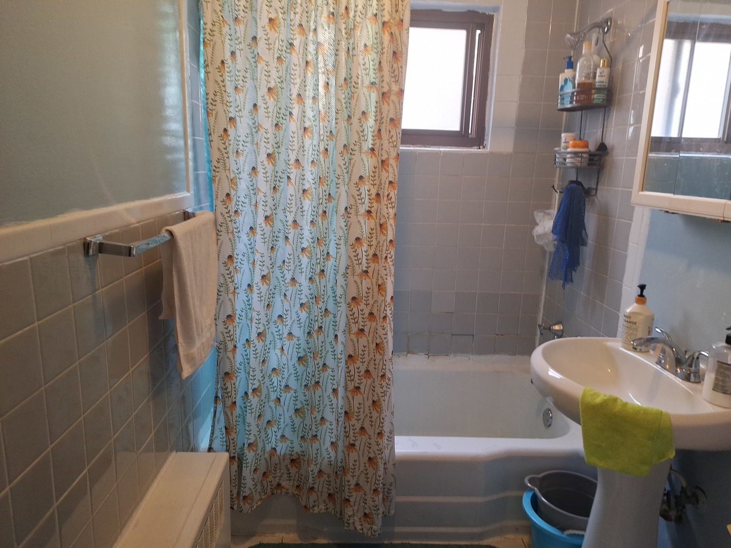2038 W Jarvis Avenue #2D, Chicago, IL 60645