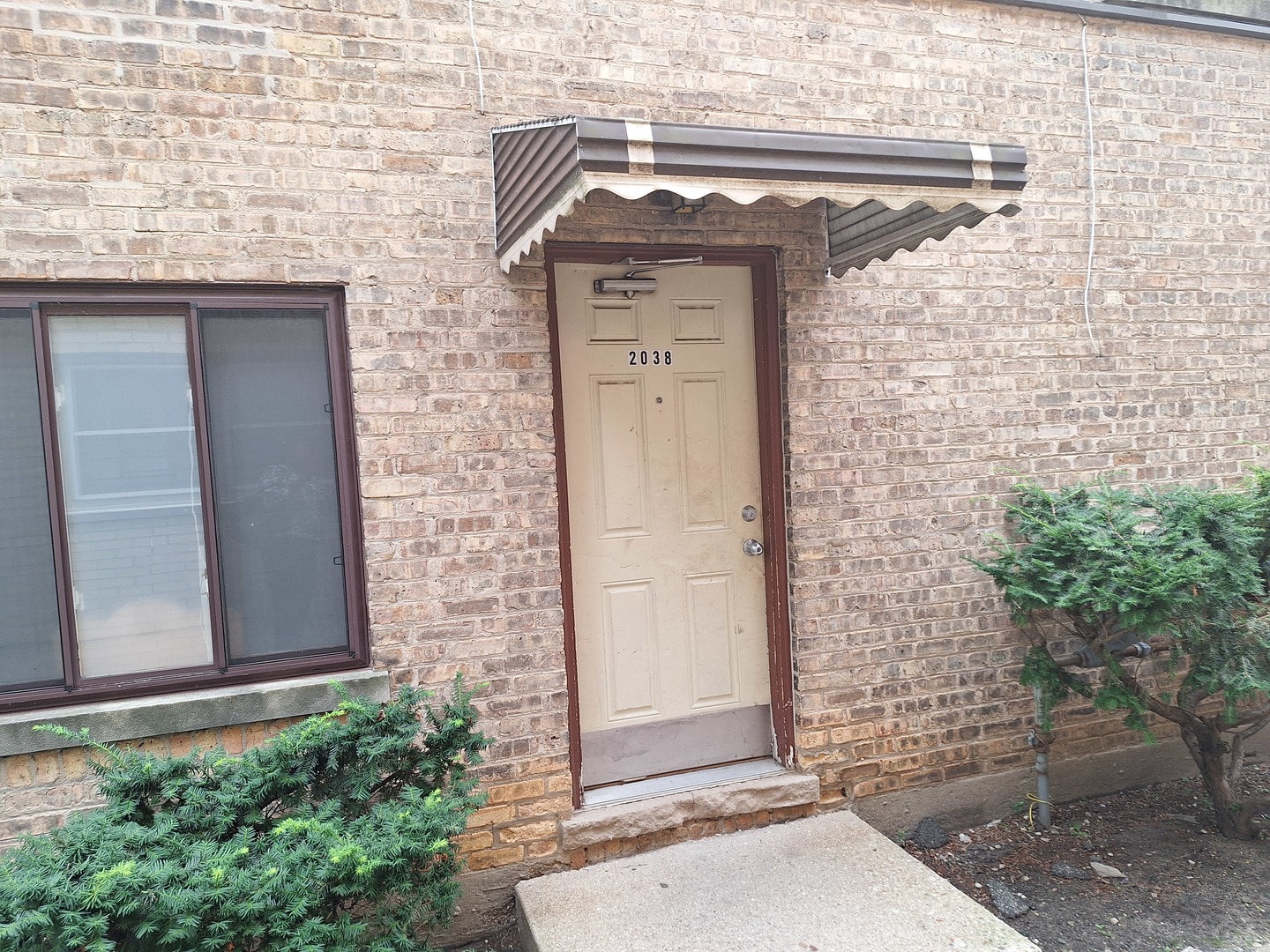 2038 W Jarvis Avenue #2D, Chicago, IL 60645