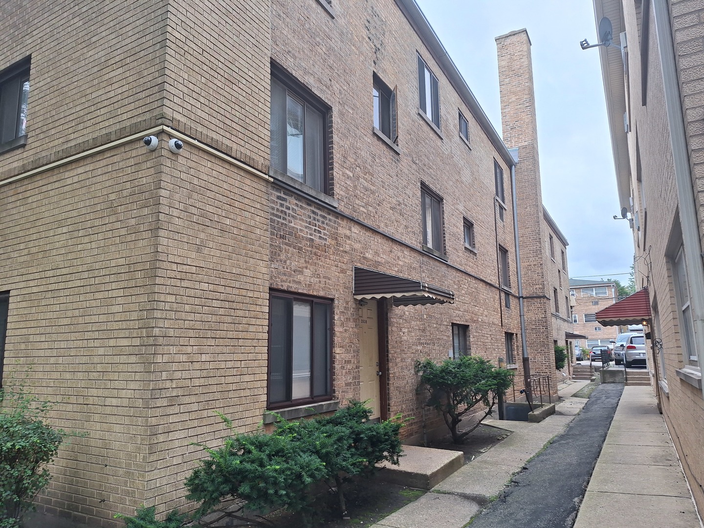 2038 W Jarvis Avenue #2D, Chicago, IL 60645