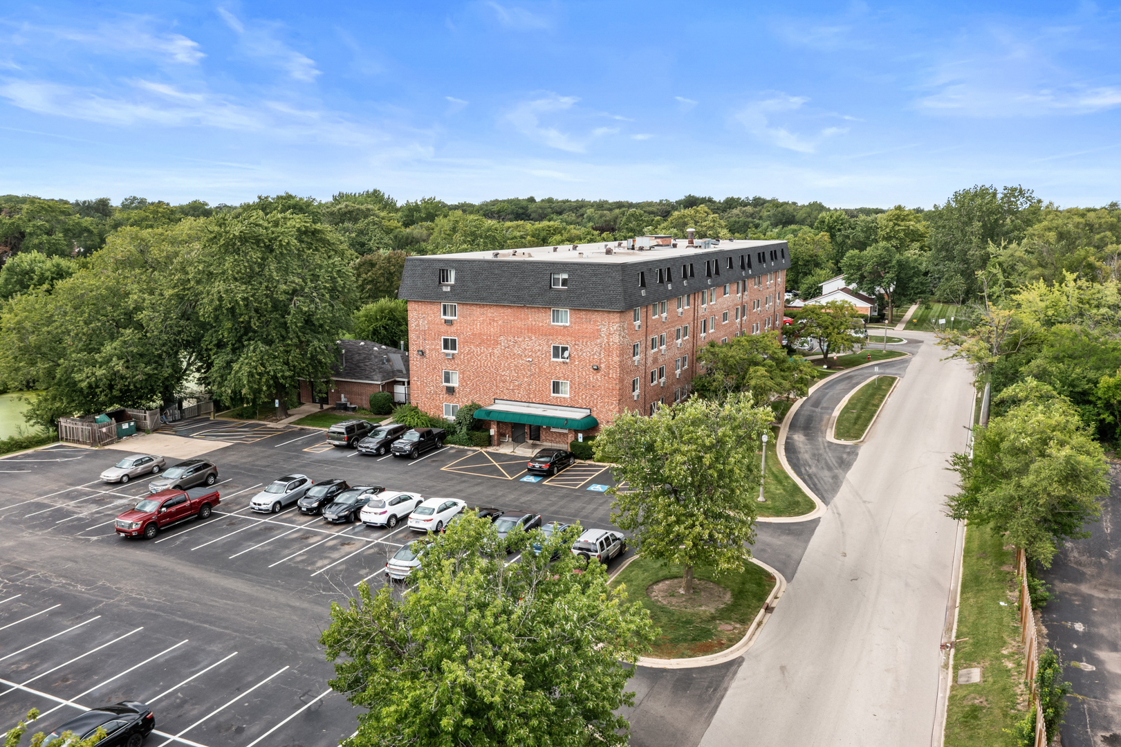 5011 Valley Lane #404, Streamwood, IL 60107