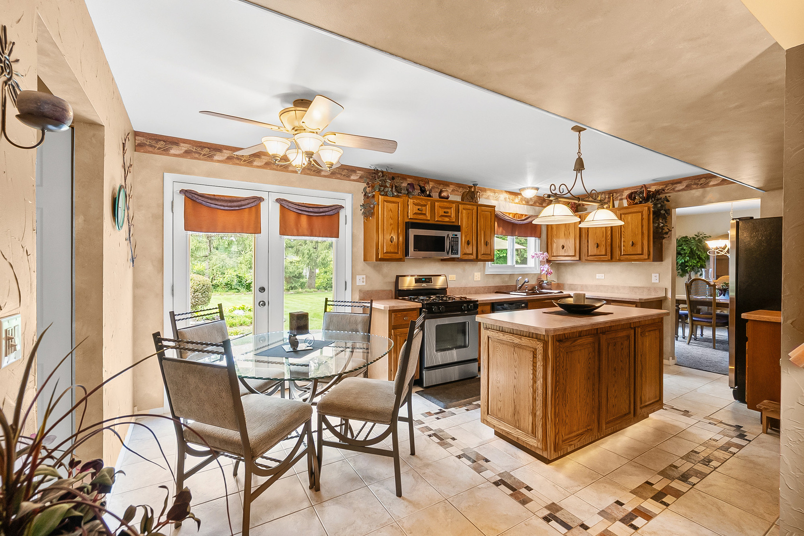 2032 Wheeler Street, Woodridge, IL 60517