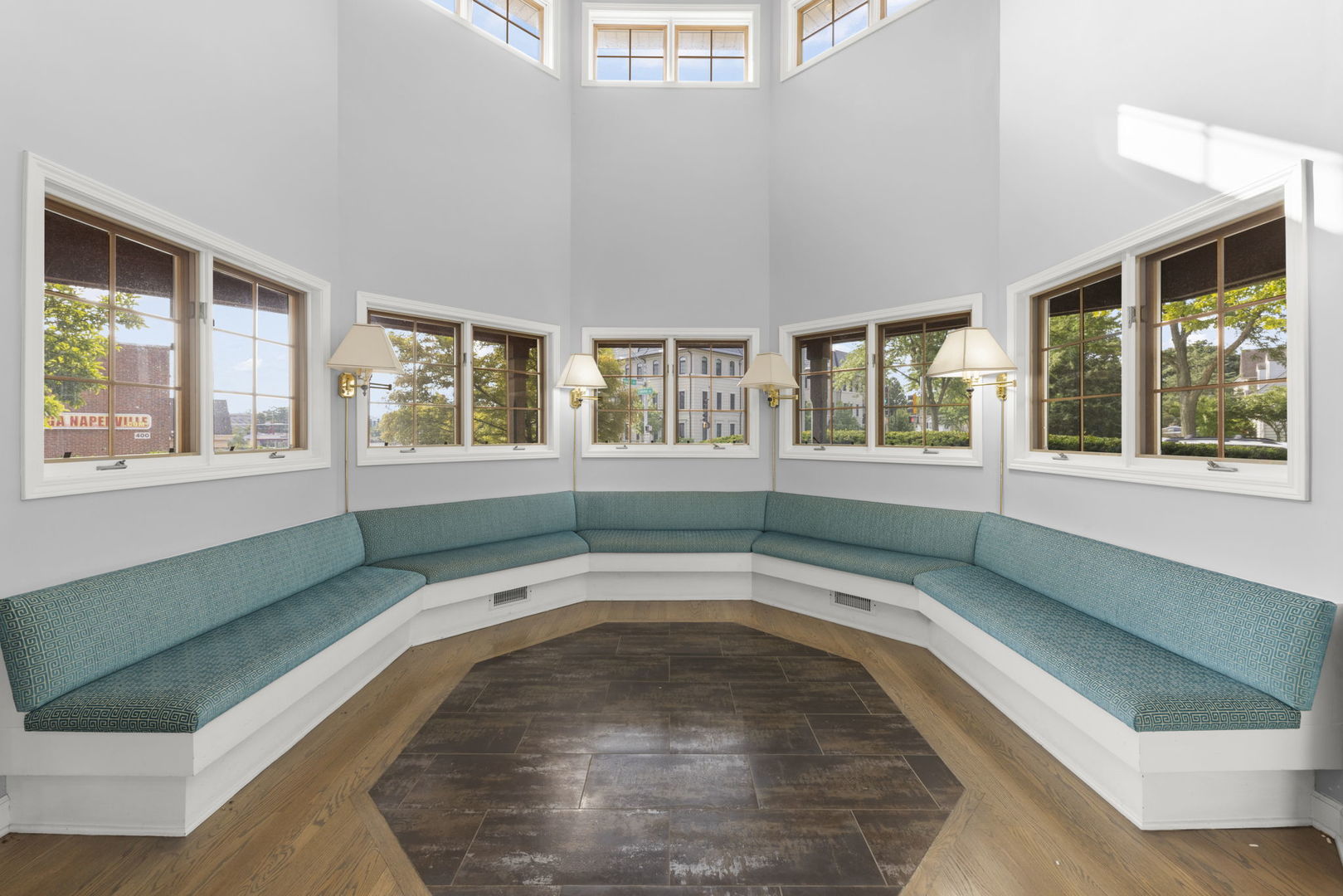 405 S Main Street, Naperville, IL 60540