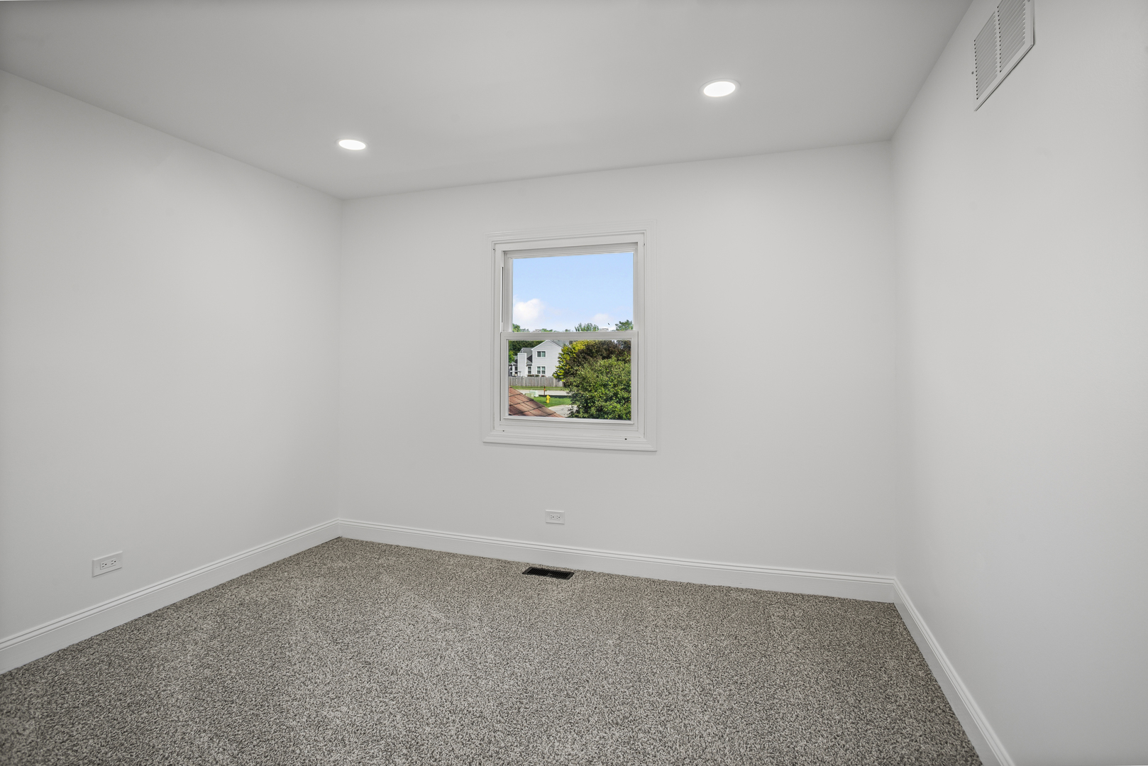 822 Texas Court, Carol Stream, IL 60188