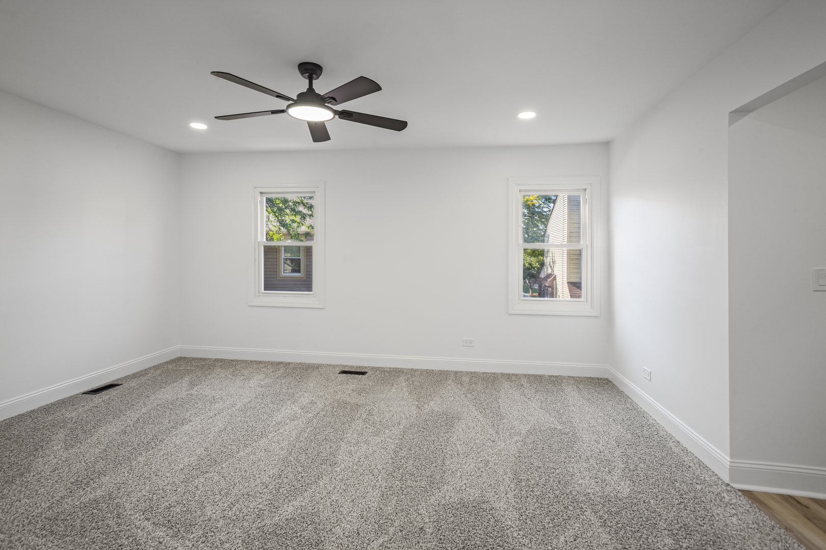 822 Texas Court, Carol Stream, IL 60188