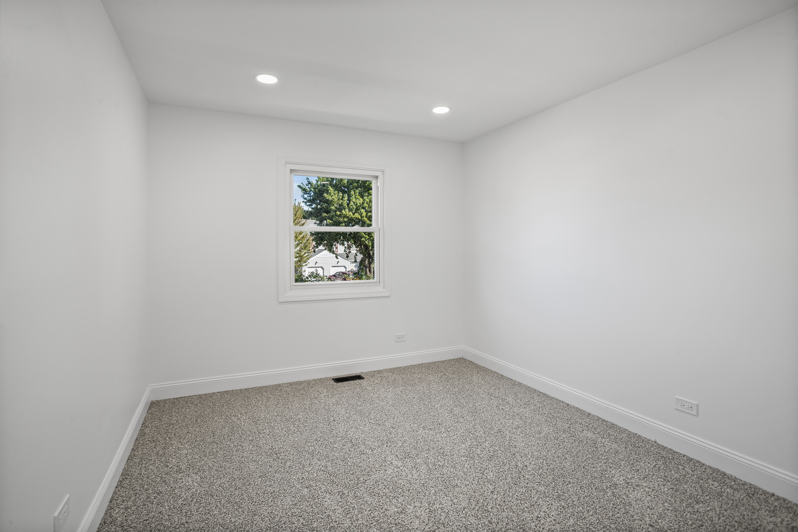 822 Texas Court, Carol Stream, IL 60188