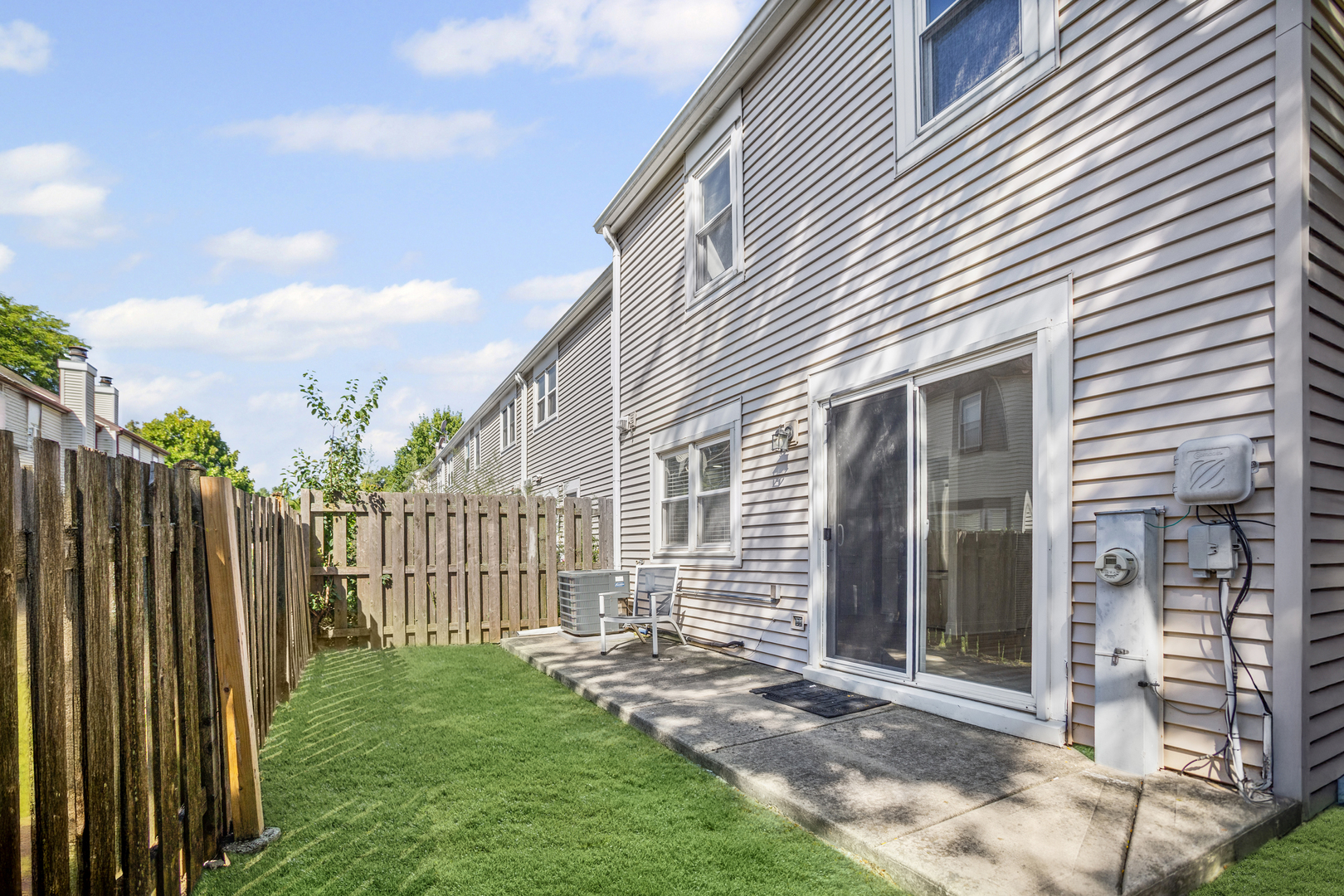 822 Texas Court, Carol Stream, IL 60188