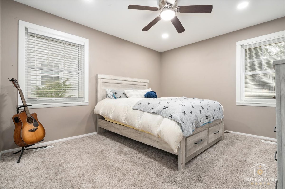 957 Country Lane, Buffalo Grove, IL 60089
