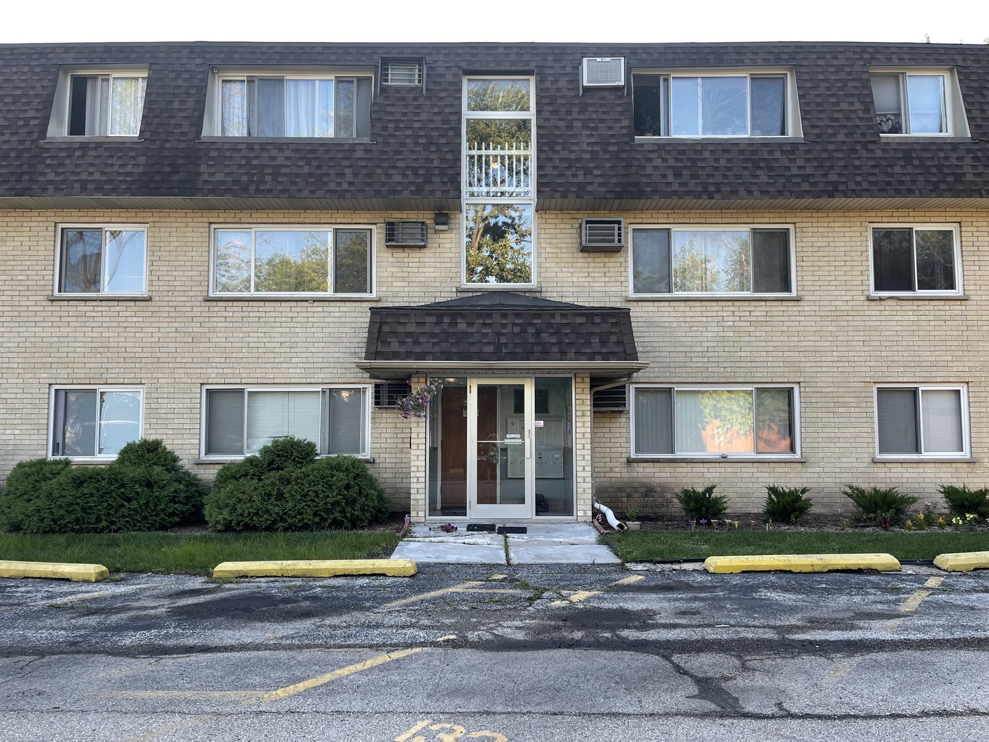 8816 Briar Court #2C, Des Plaines, IL 60016