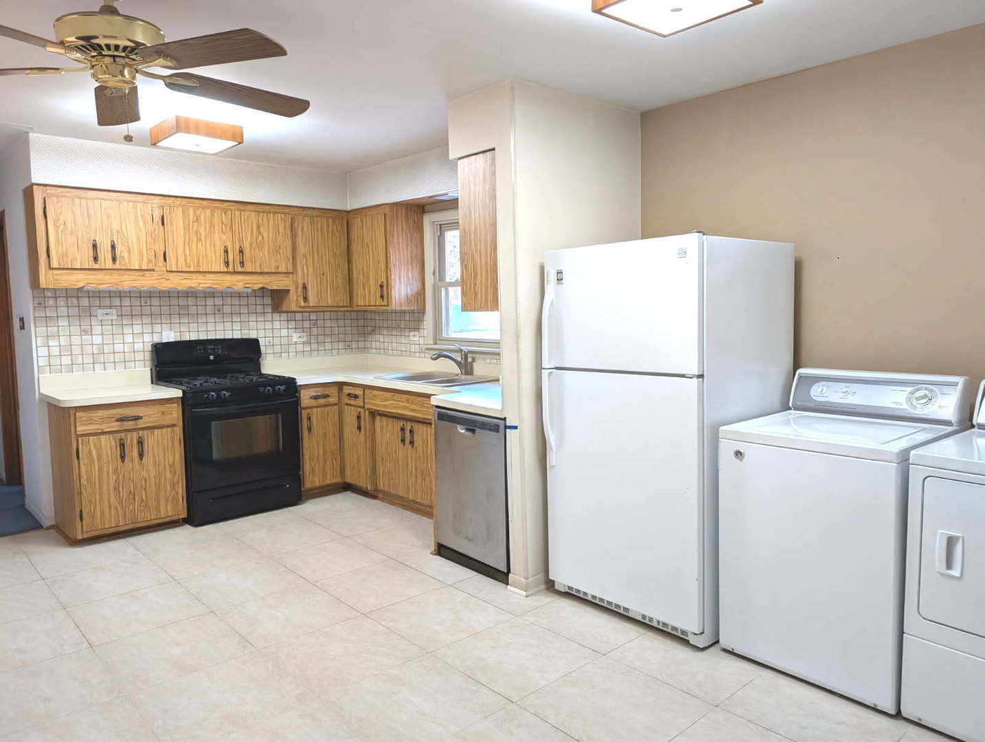 6517 W 102nd Place, Chicago Ridge, IL 60415