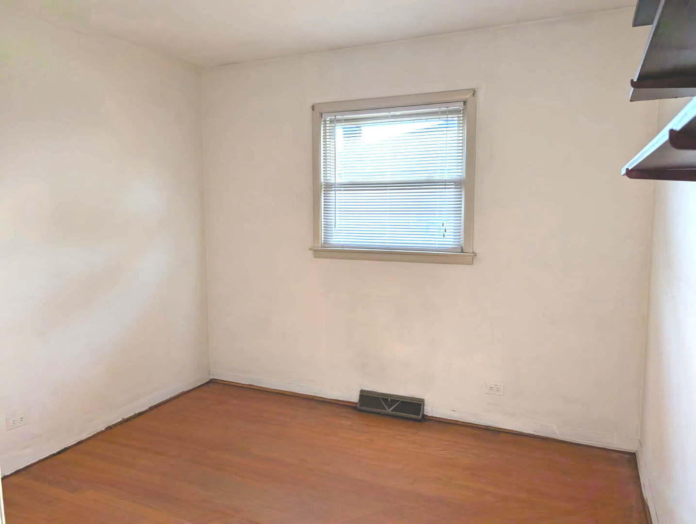 6517 W 102nd Place, Chicago Ridge, IL 60415