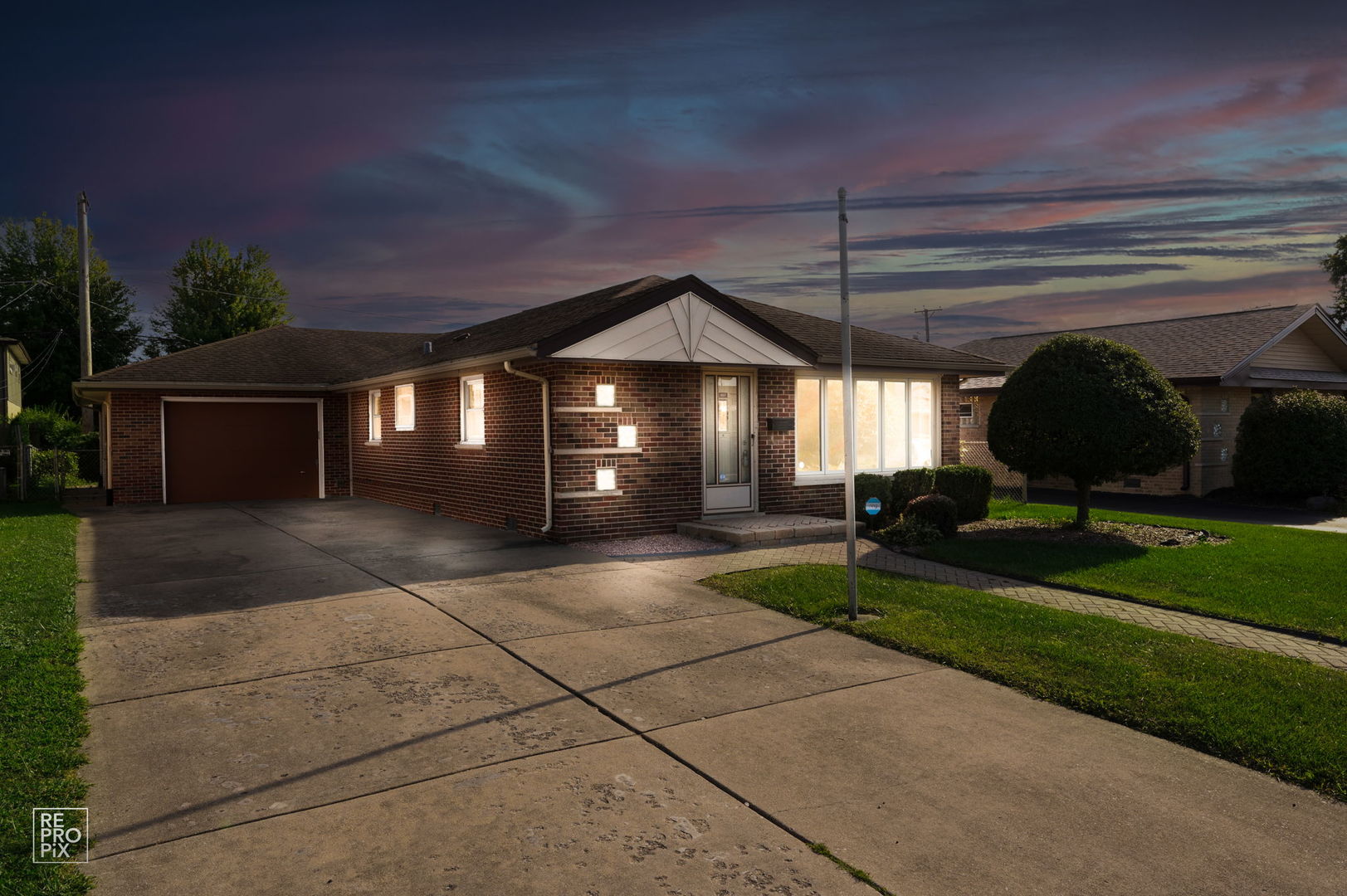 6517 W 102nd Place, Chicago Ridge, IL 60415