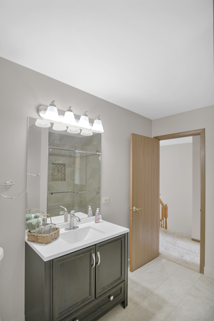 951 Viewpoint Drive #951, Lake In The Hills, IL 60156