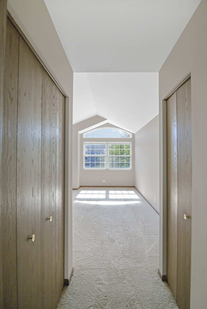 951 Viewpoint Drive #951, Lake In The Hills, IL 60156