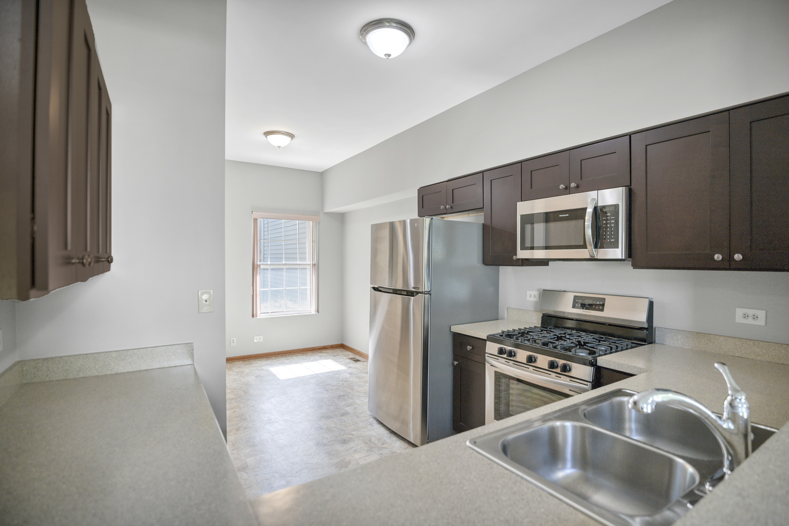 951 Viewpoint Drive #951, Lake In The Hills, IL 60156