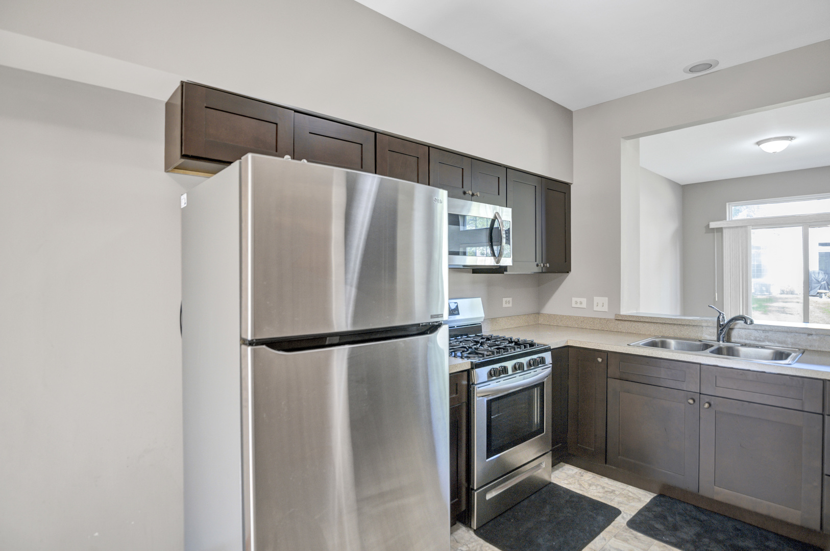 951 Viewpoint Drive #951, Lake In The Hills, IL 60156