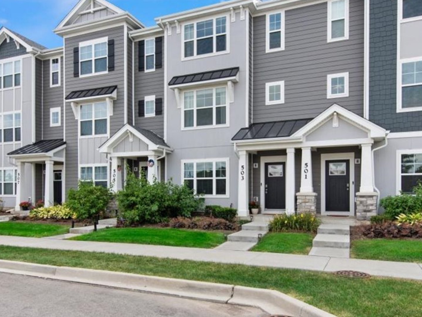 503 Acadia Avenue, Mundelein, IL 60060