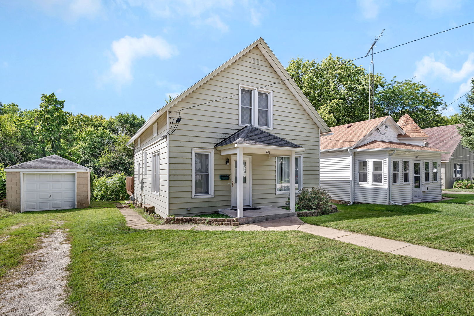 741 E Illinois Avenue, Morris, IL 60450