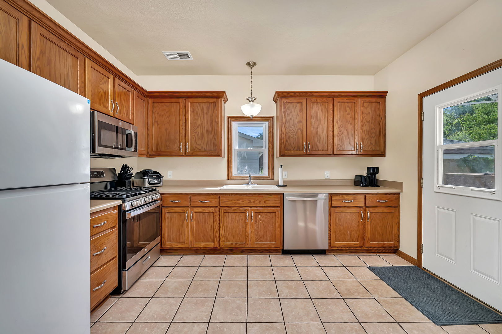 741 E Illinois Avenue, Morris, IL 60450