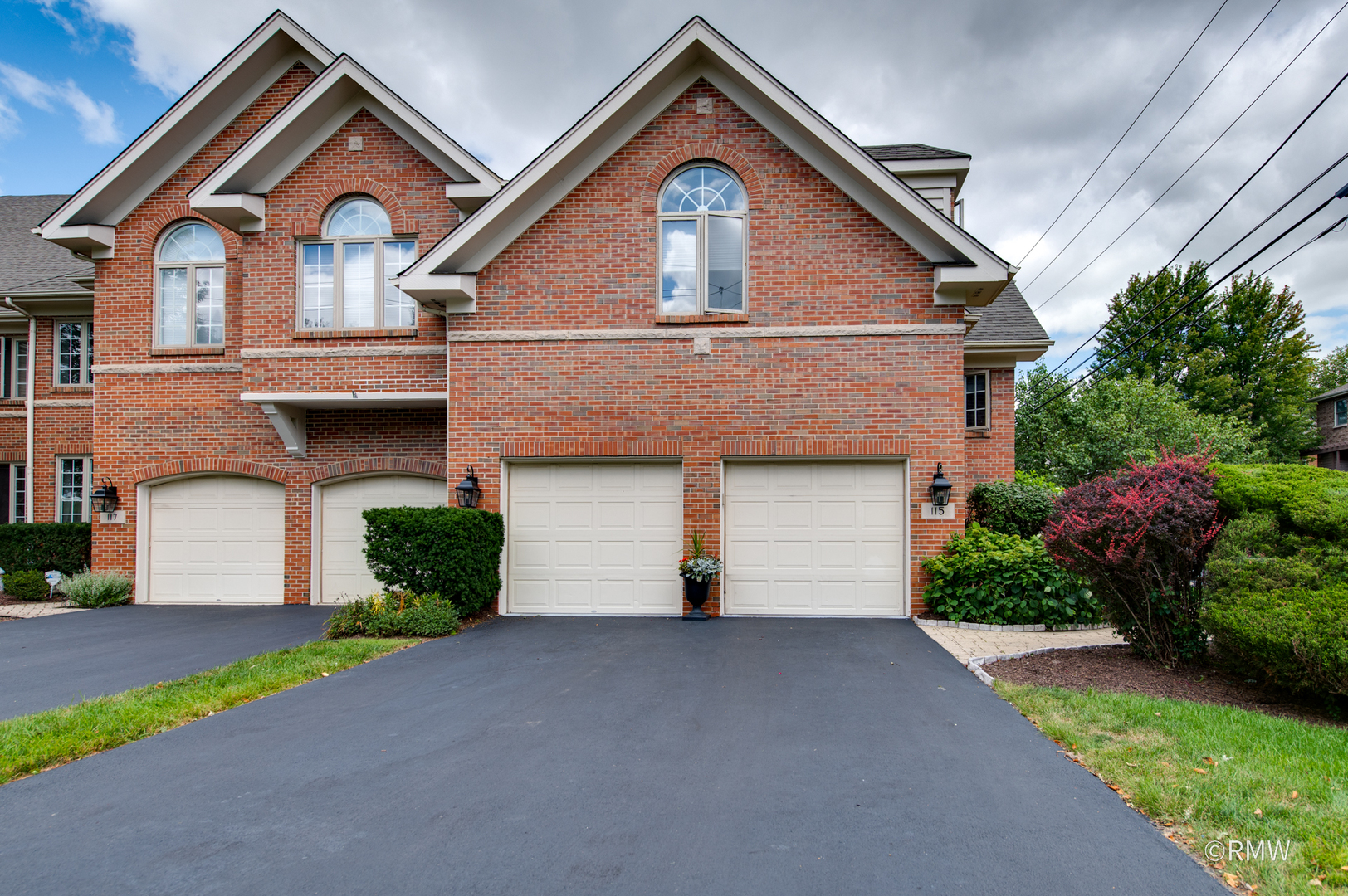 115 W SEMINOLE Avenue, Elmhurst, IL 60126