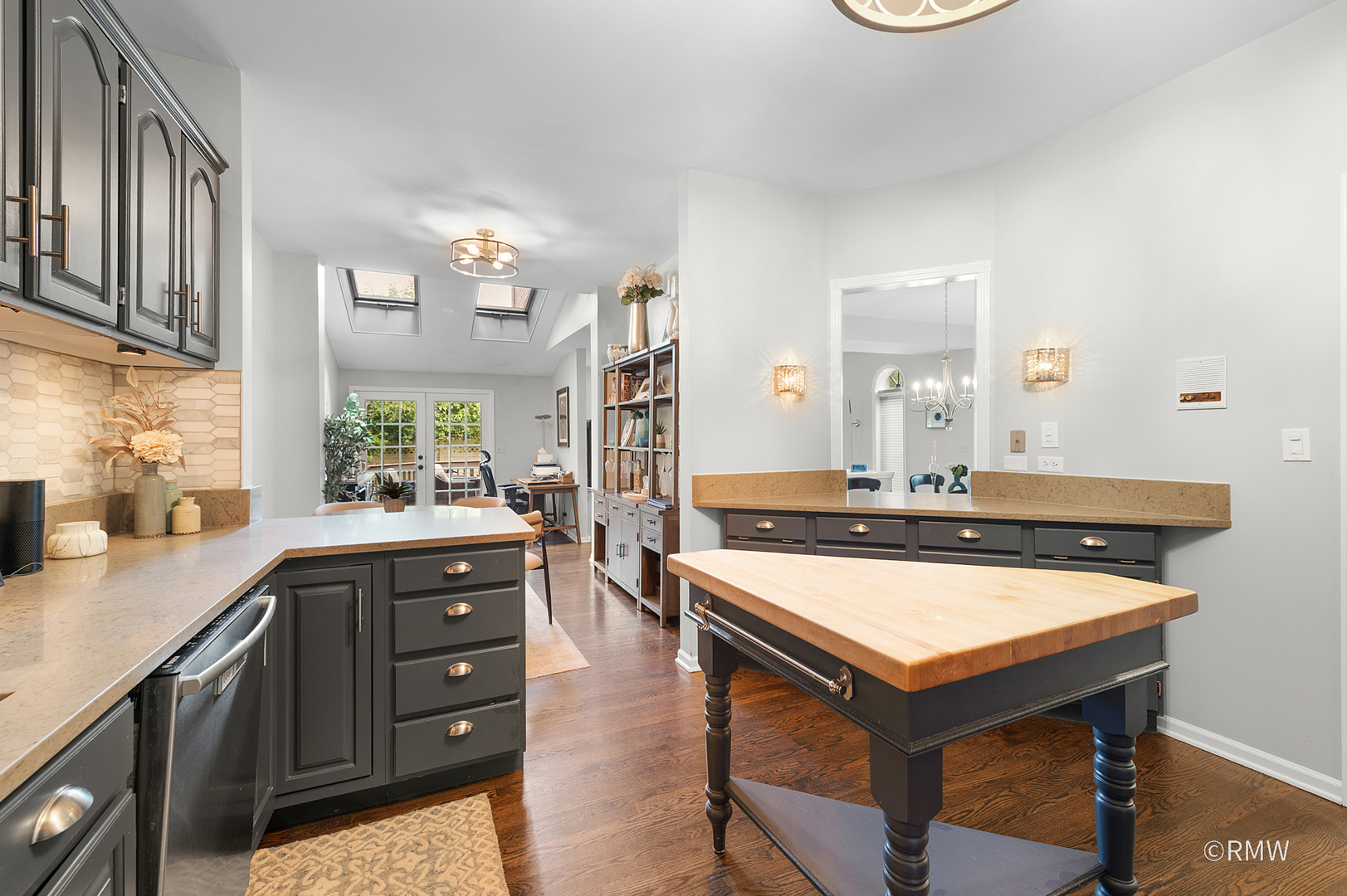 115 W SEMINOLE Avenue, Elmhurst, IL 60126