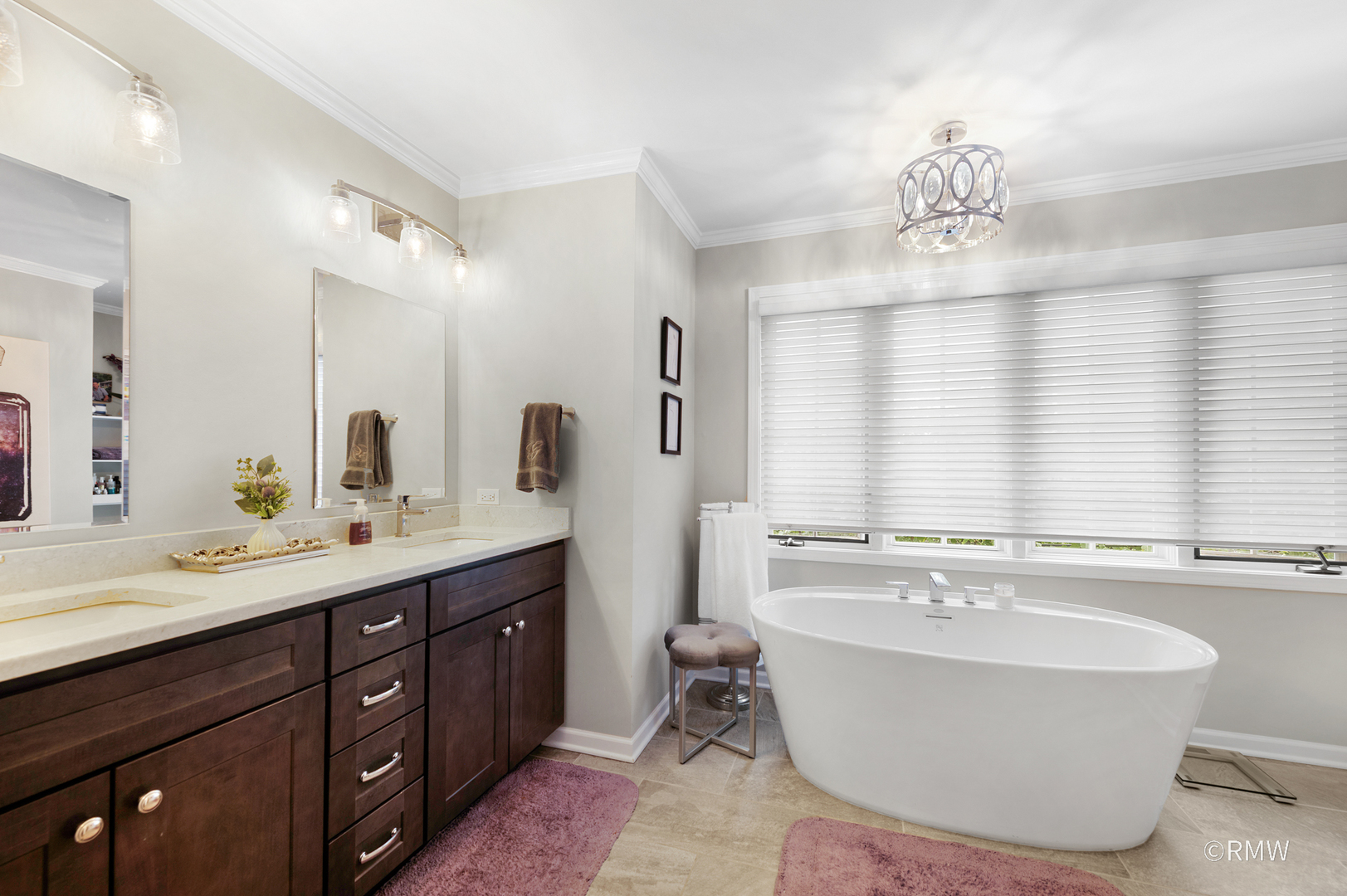115 W SEMINOLE Avenue, Elmhurst, IL 60126