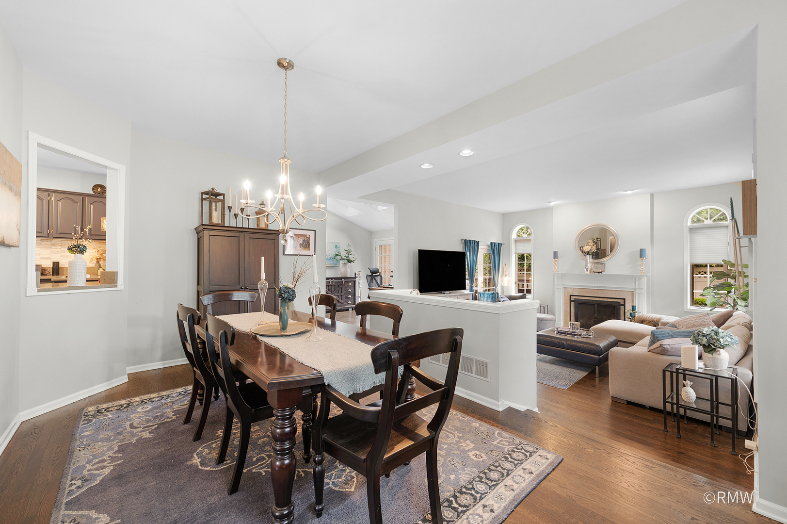 115 W SEMINOLE Avenue, Elmhurst, IL 60126
