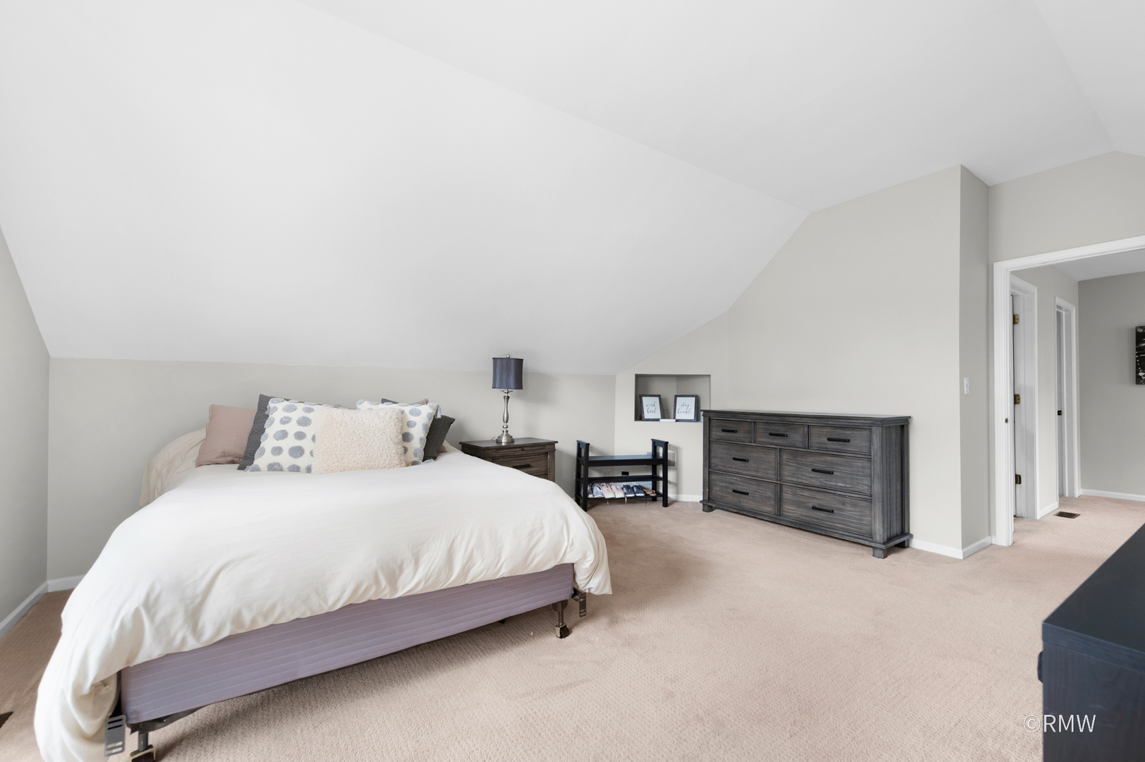 115 W SEMINOLE Avenue, Elmhurst, IL 60126