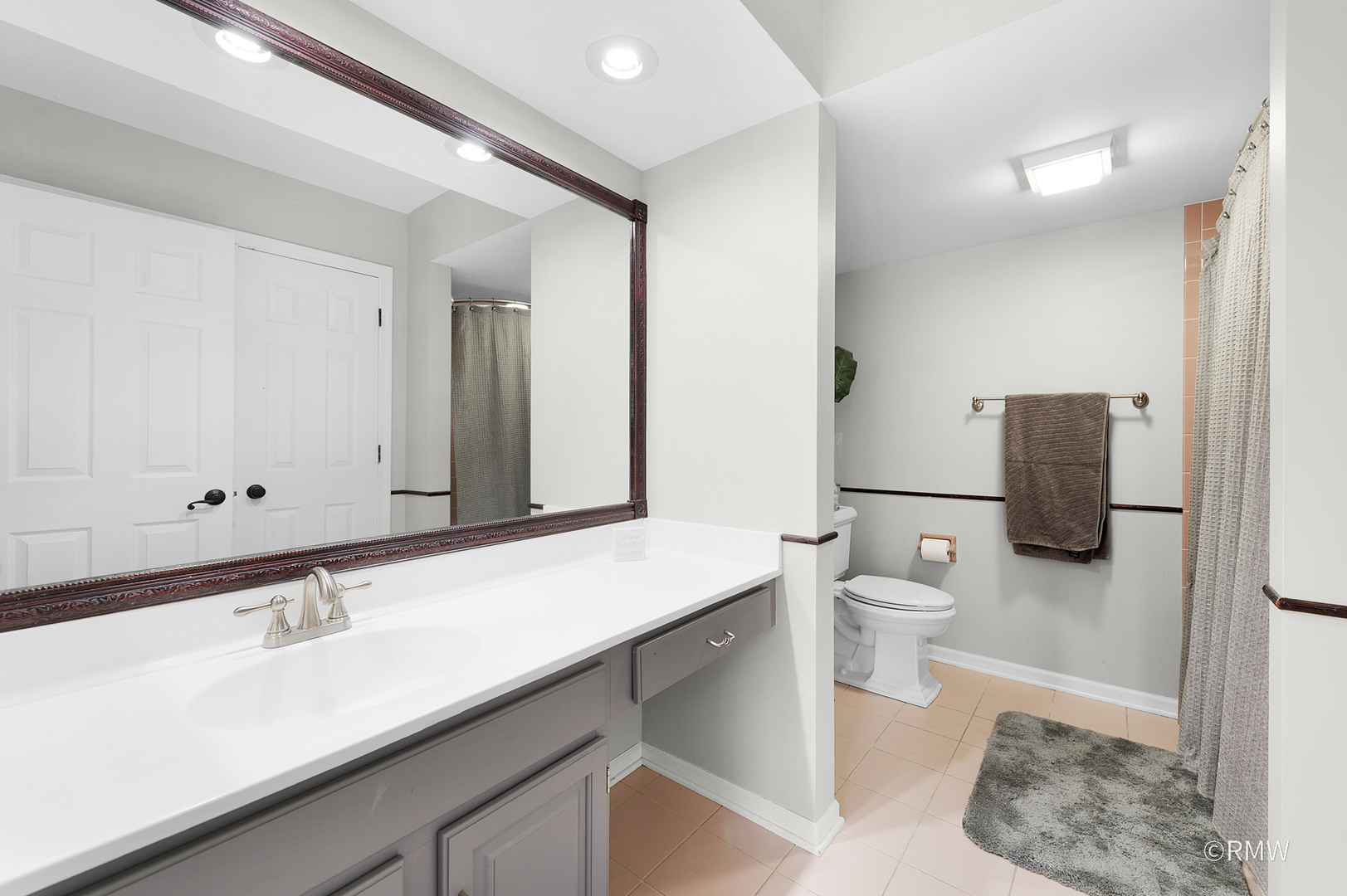 115 W SEMINOLE Avenue, Elmhurst, IL 60126