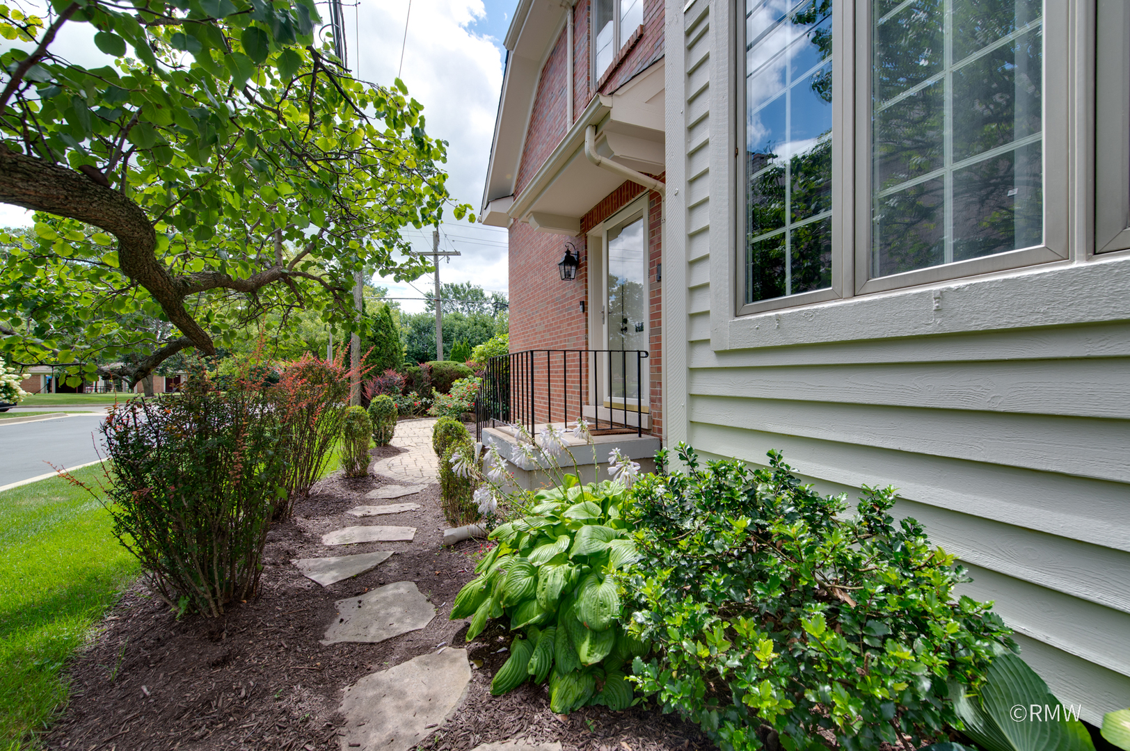 115 W SEMINOLE Avenue, Elmhurst, IL 60126