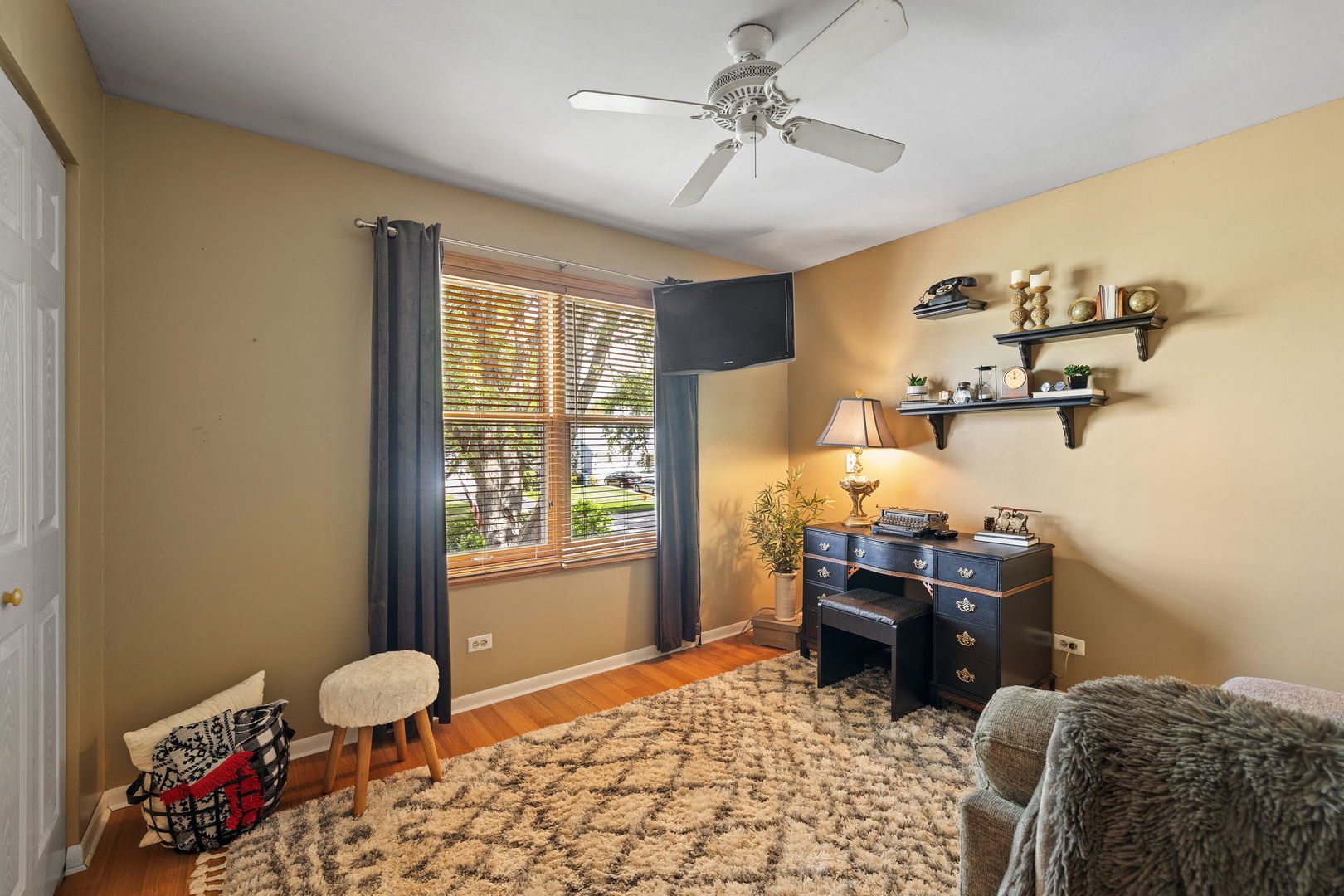 1104 Hyde Park Lane, Naperville, IL 60565