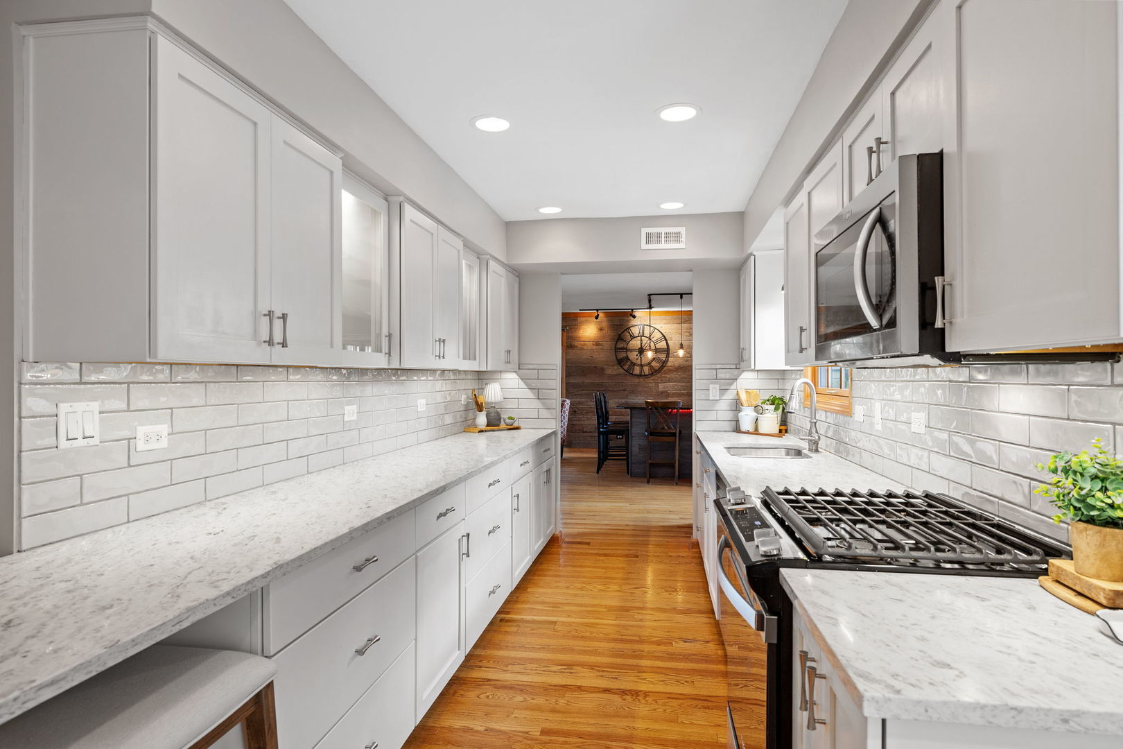 1104 Hyde Park Lane, Naperville, IL 60565