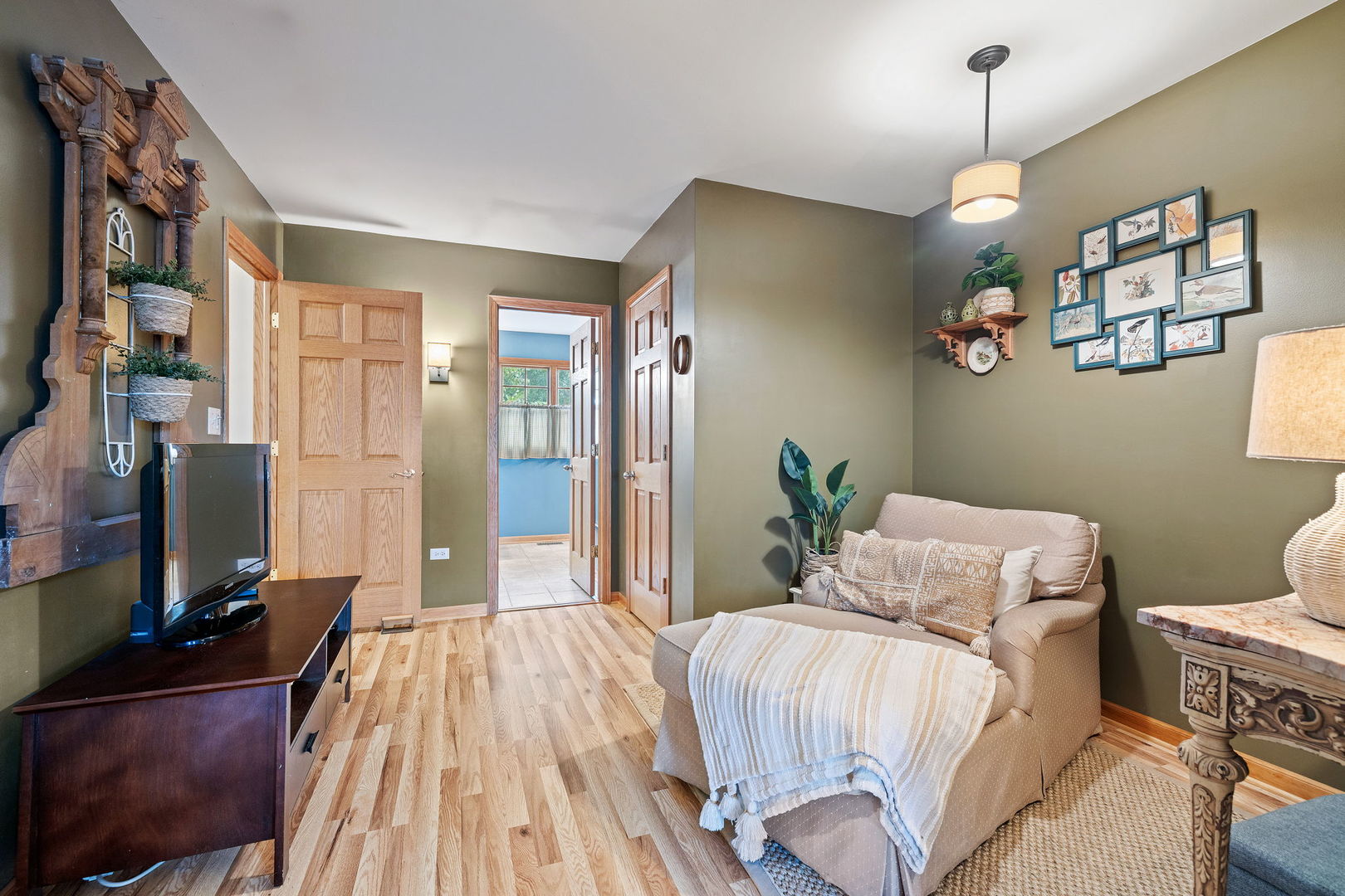 1104 Hyde Park Lane, Naperville, IL 60565