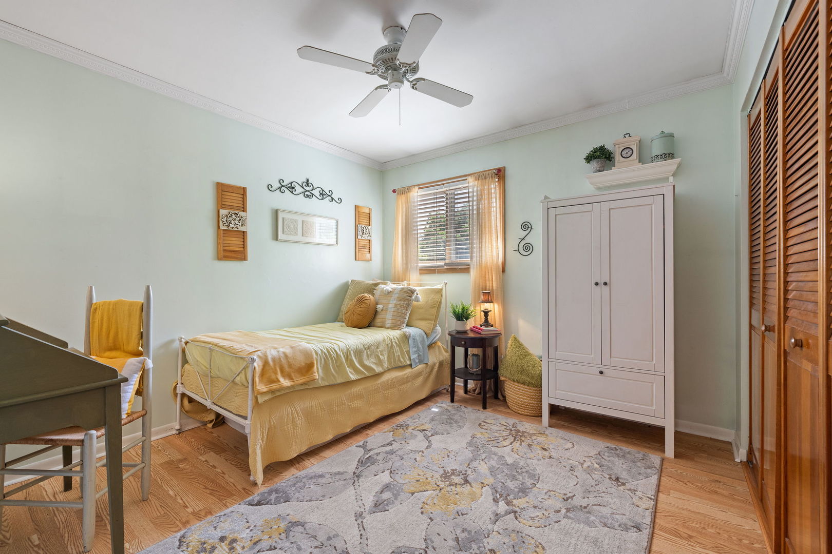 1104 Hyde Park Lane, Naperville, IL 60565