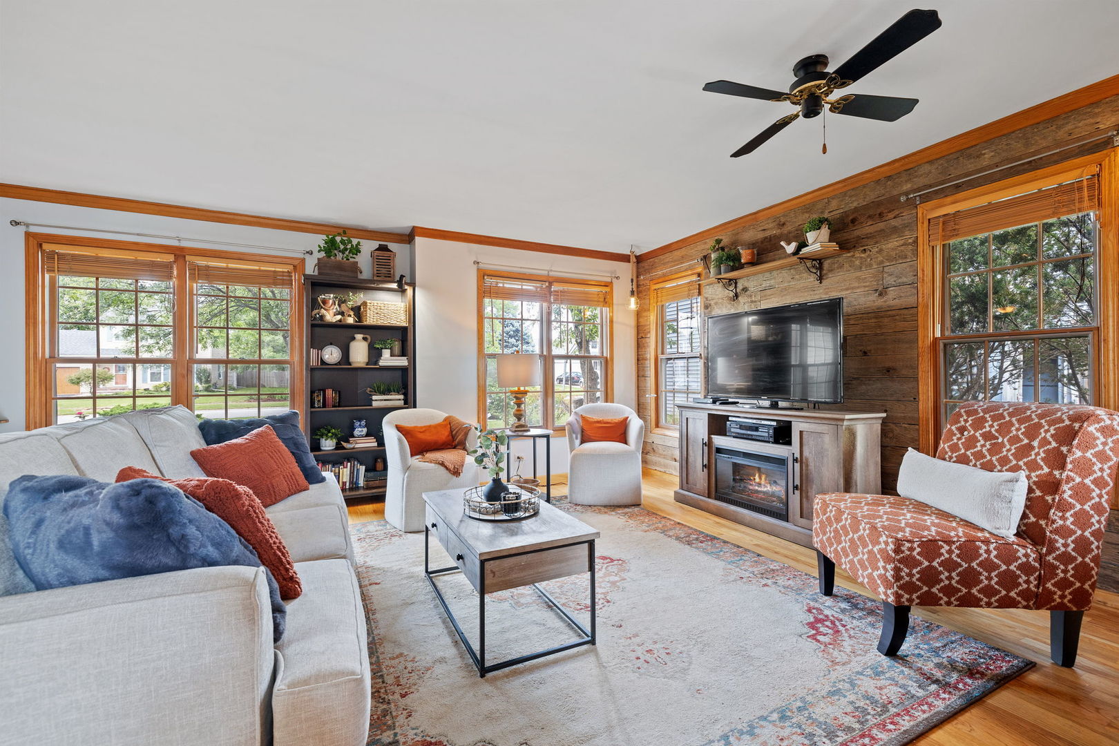 1104 Hyde Park Lane, Naperville, IL 60565