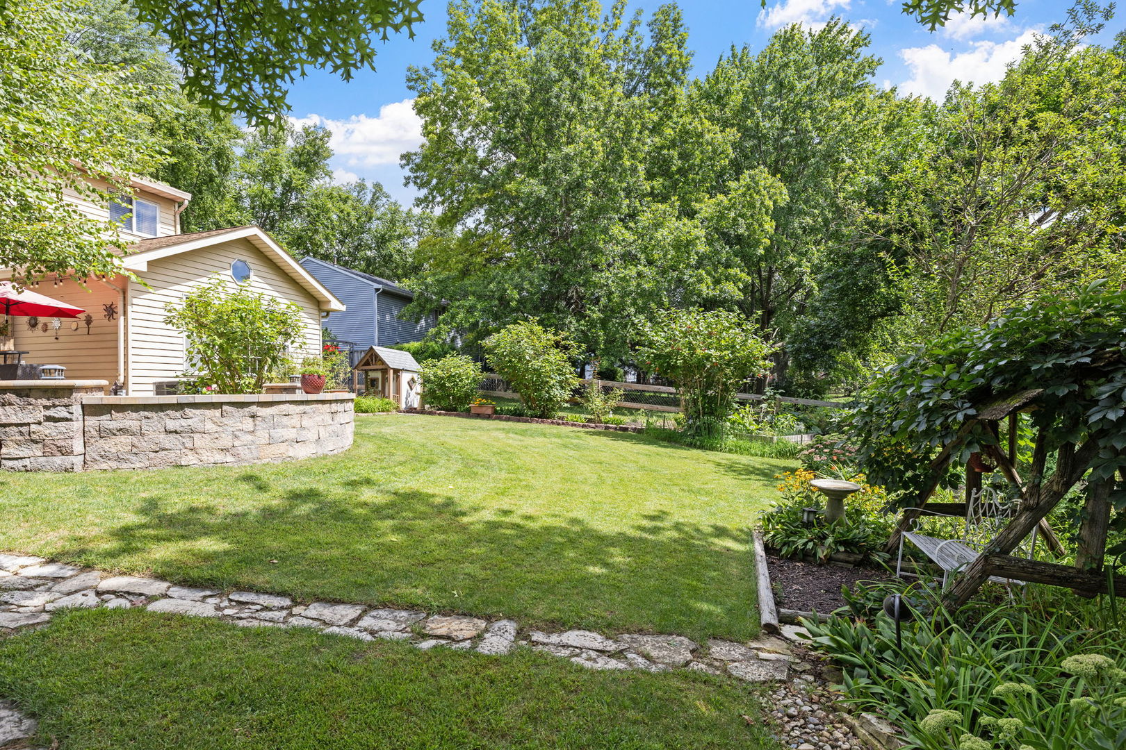 1104 Hyde Park Lane, Naperville, IL 60565