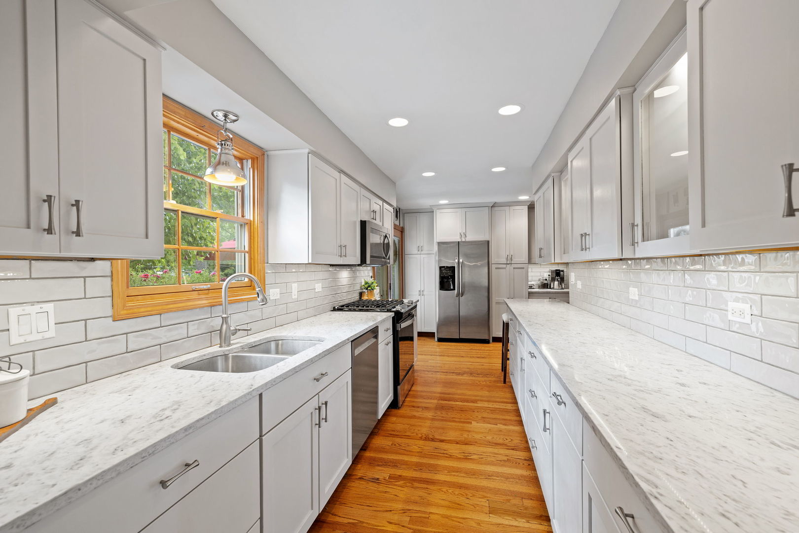 1104 Hyde Park Lane, Naperville, IL 60565