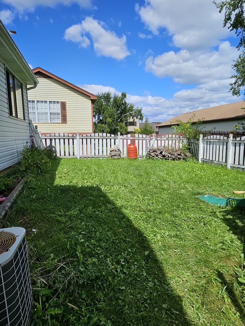 155 HASTINGS MILL Road, Streamwood, IL 60107