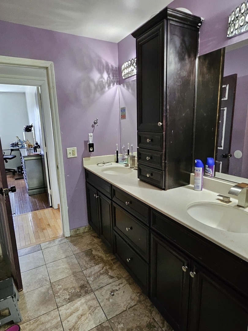 155 HASTINGS MILL Road, Streamwood, IL 60107