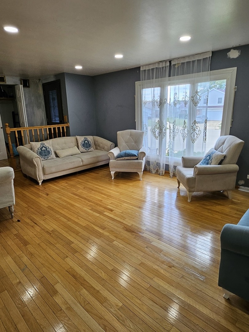 155 HASTINGS MILL Road, Streamwood, IL 60107