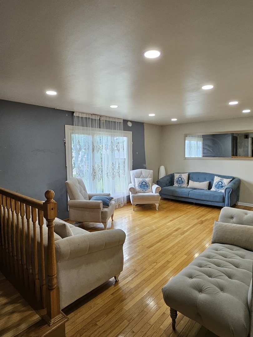 155 HASTINGS MILL Road, Streamwood, IL 60107