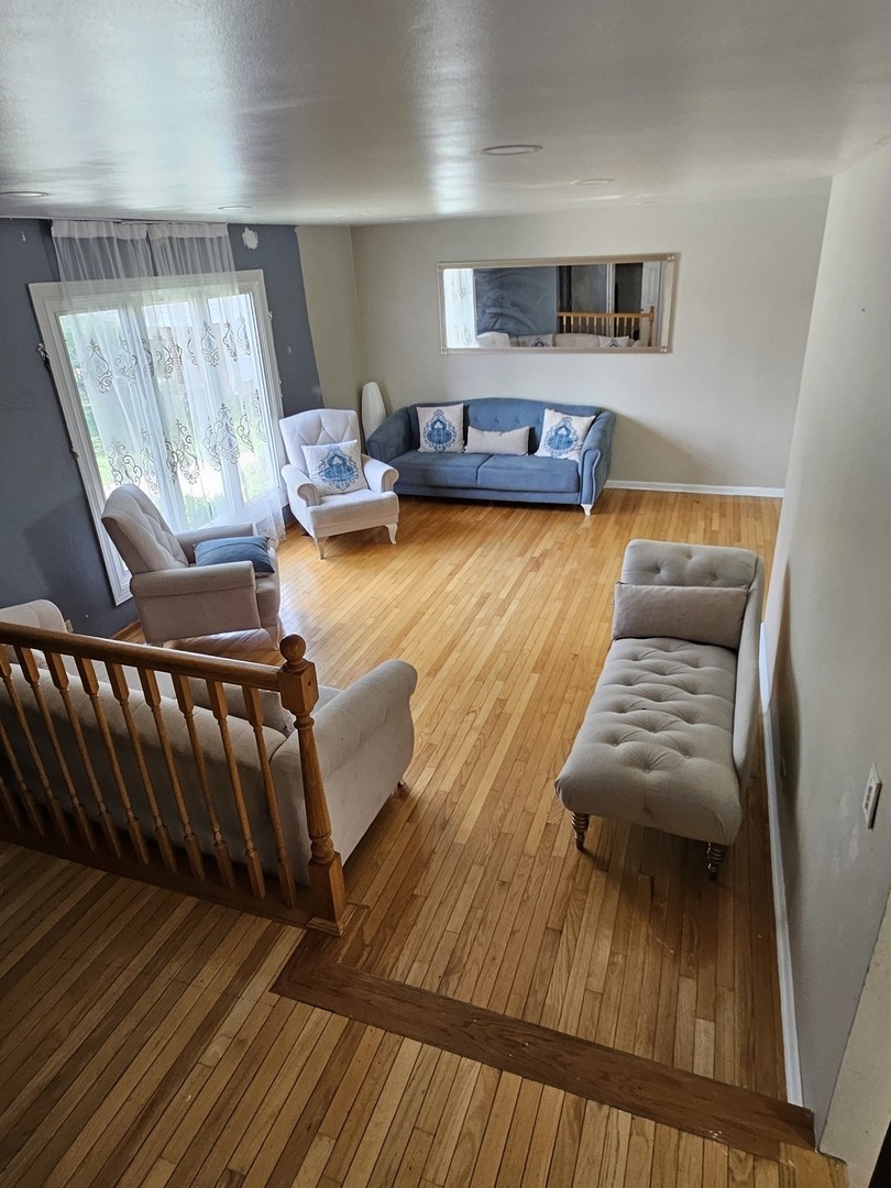 155 HASTINGS MILL Road, Streamwood, IL 60107