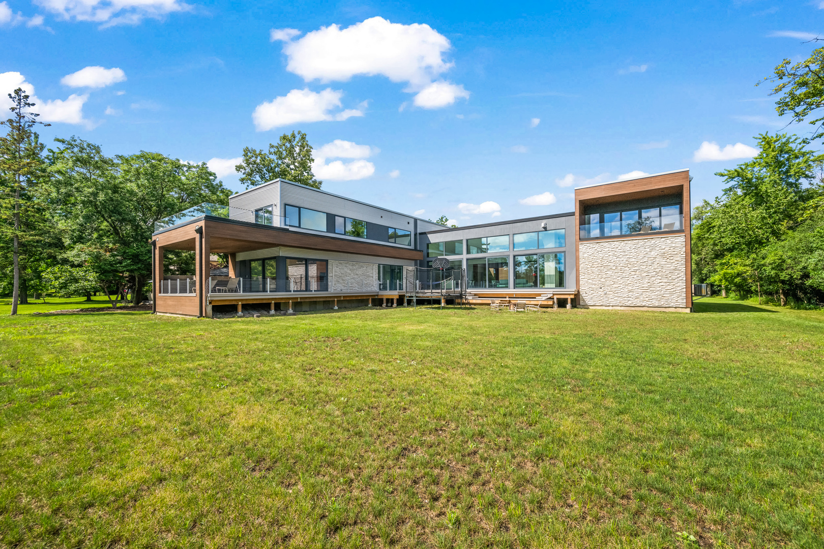 711 Becker Road, Glenview, IL 60025