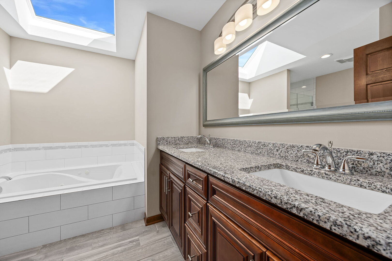 943 W Bailey Road, Naperville, IL 60565