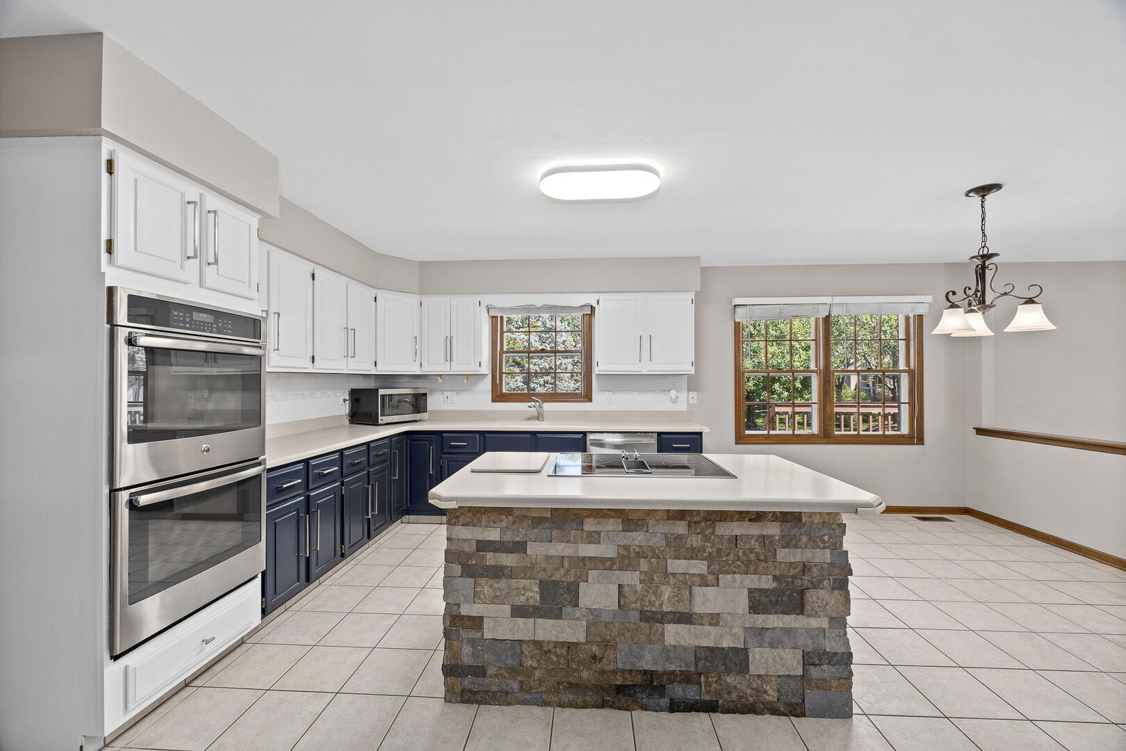 943 W Bailey Road, Naperville, IL 60565