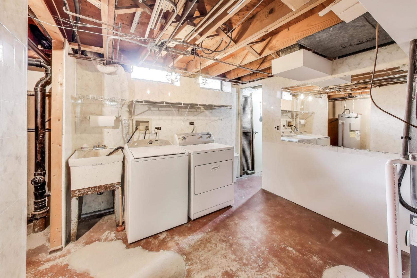 18W271 Kirkland Lane, Villa Park, IL 60181