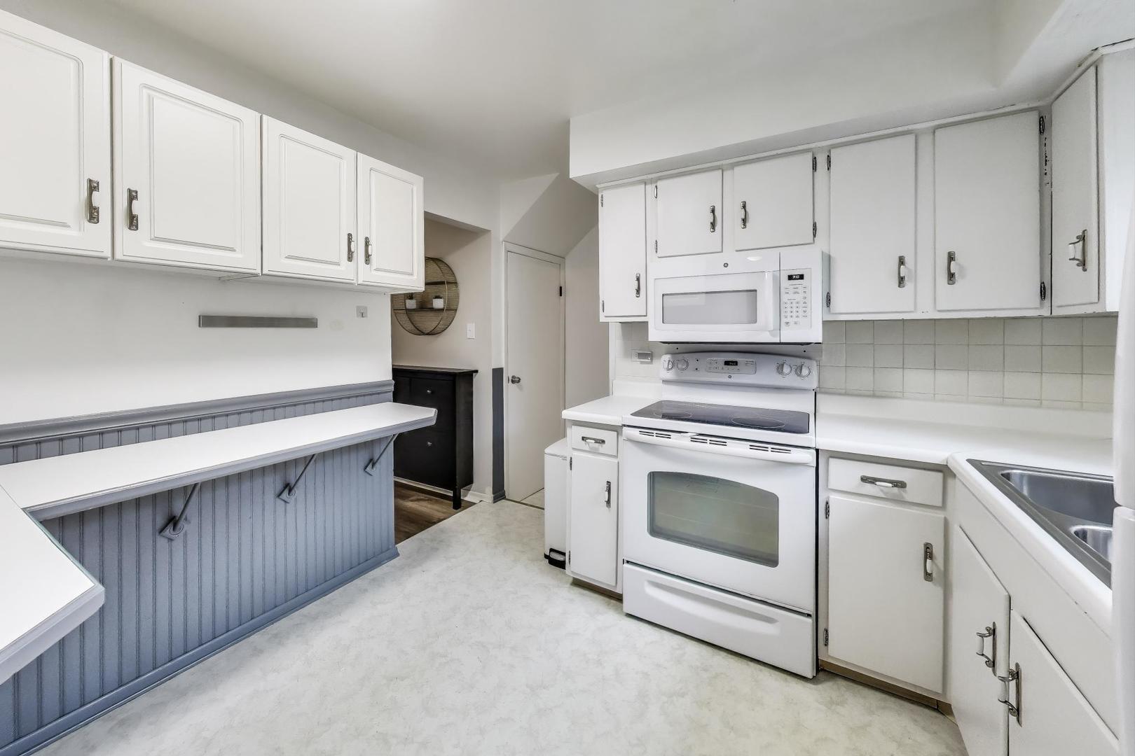 18W271 Kirkland Lane, Villa Park, IL 60181