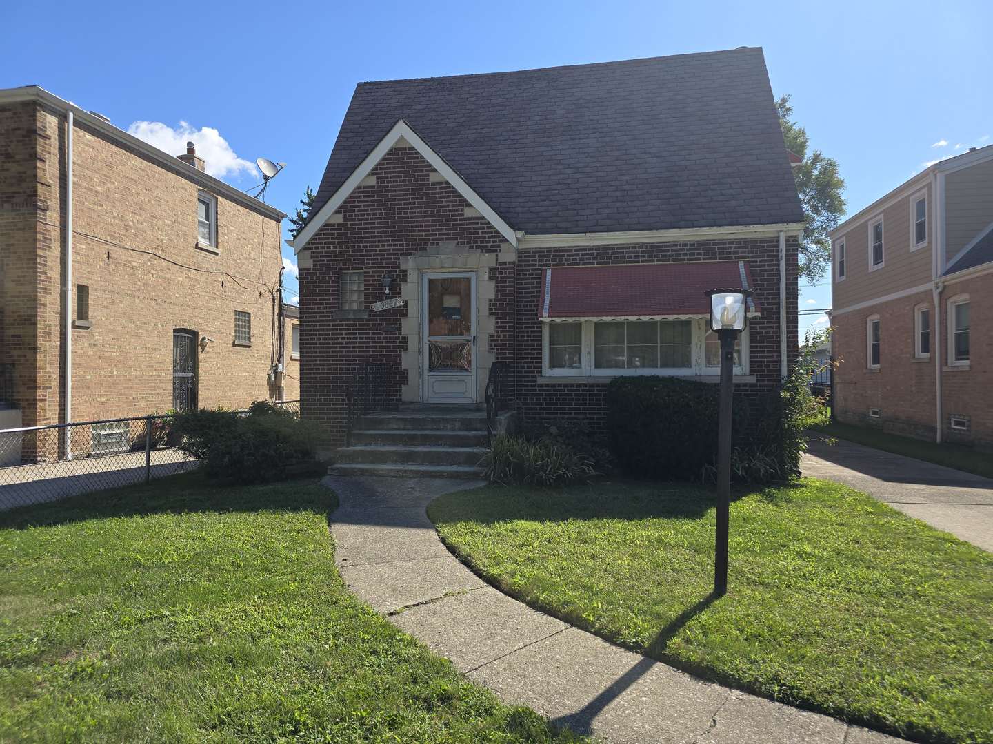 10827 S Peoria Street, Chicago, IL 60643